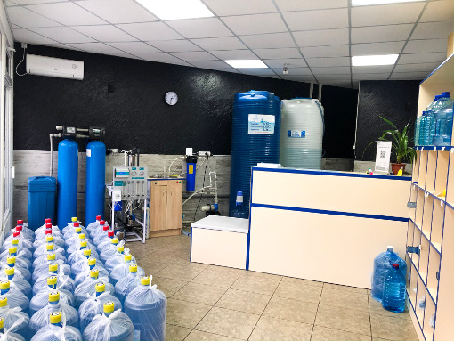 магазин з доставки якісної питної бутильованої води в Черкасах від Компанії Вода плюс